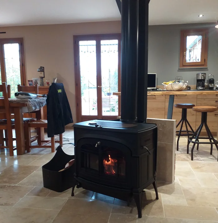 Installation d'un poêle à bois par Style Confort à Saint Amand Montrond dans le 18